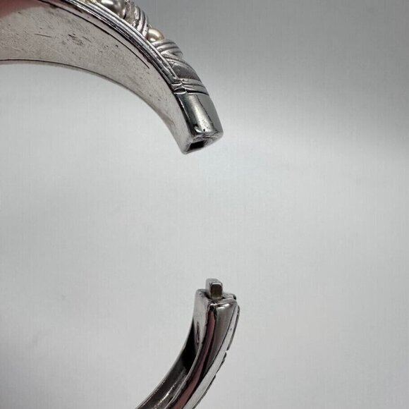 Brighton Bracelet Hinged Silver Tone Imitation Pearls Cuff Magnetic Closure - Picture 8 of 14